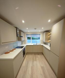 Cozy corner 2 bedroom house - 8