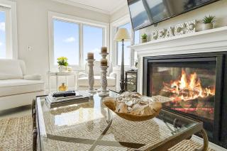 Hillside's Setting Sun Waterfront Retreat - 9