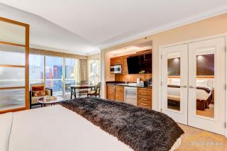 MGM Signature-38-615 Strip View Balcony Studio - 9