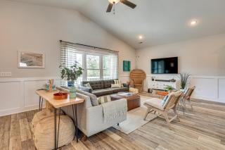 Less Than 1 Mi to Beach Home with Pool in Oak Island! - 8