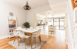 Cambridge 3 Bedroom with Wi-Fi Parking - 5