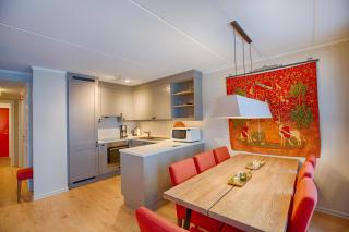 Central And Handicap Friendly 3 Bedroom Apartment - 1