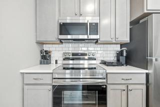 IRIE Living Retreat Kg 2bd Gym Pool Brand New - 7