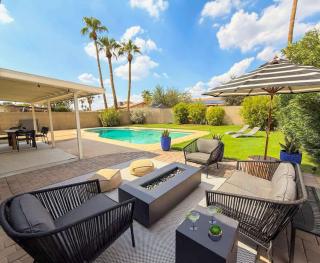 Phoenix Retreat Family Pool Fire Pit Golf - 0