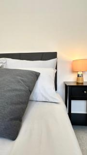 Brand-new flat, King Bed, Sofa Bed with full kitchen, Wi-Fi, self check-in Central location near everything - 6