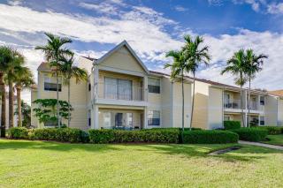 Walk to Beach 1st-Floor Unit with Pool in Melbourne - 7