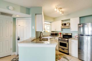 Walk to Beach 1st-Floor Unit with Pool in Melbourne - 1