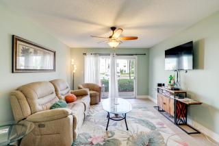 Walk to Beach 1st-Floor Unit with Pool in Melbourne - 5