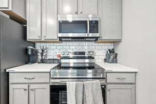 IRIE Living Homey Kg 2bd Gym Pool Brand New - 7