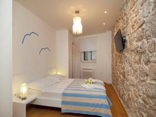 Villa in Bol with Pool and Sea View - 8