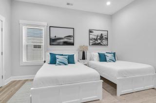 Luxury 5BR- Heated Pool FREE for Sept-Oct - 2