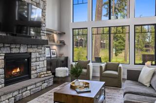 Lucky Elk Lodge in Suncadia- Fairway View, Hot Tub BBQ, Firepit, Game Room, Chefs Kitchen, Hi-speed Wi-Fi - 6