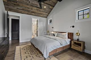 Lucky Elk Lodge in Suncadia- Fairway View, Hot Tub BBQ, Firepit, Game Room, Chefs Kitchen, Hi-speed Wi-Fi - 6