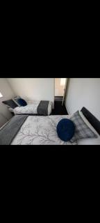 Spacious, Roundhay, LS8, Parking x 2, Sleeps 6 - 4