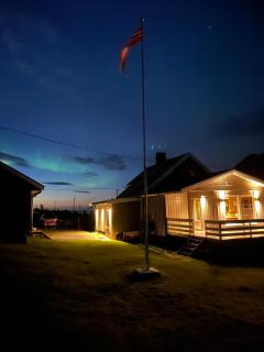 Koselig hus nær sjø og fjell - 0