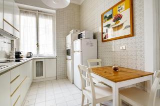 Exclusive 4 bedrooms apartment in Brera - 1