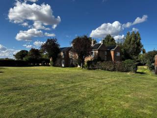 Spacious 6-Bed Countryside Home Surrounded by Nature - 6