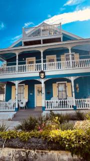 Adorable Historic Downtown Apartment - 9