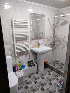 A unique artist's apartment - 6