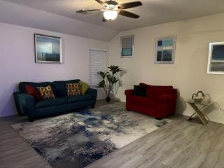 CeCe's Place - Close to all of Houston's Finest - 0