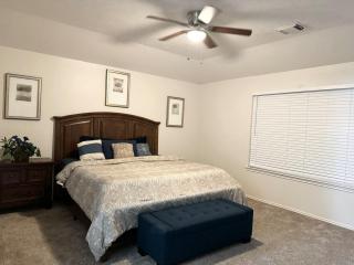 CeCe's Place - Close to all of Houston's Finest - 6