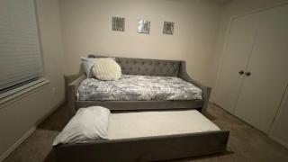 CeCe's Place - Close to all of Houston's Finest - 2