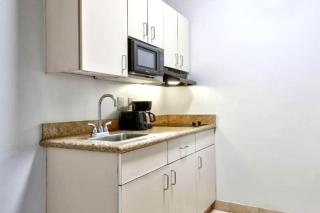 Oyo Townhouse Sulphur,LA Extended Stay I-10 - 2
