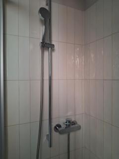Chambre indépendante à louer avec lit double, WC et salle de bain privatifs - 0