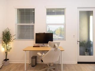 Near ONT Modern Designer Stay Bright Chic Spacious - 6