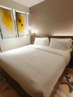 Novotel Residence Hotel Manila by Jolly Luxe Suites at Acqua - 4