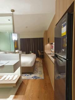 Novotel Residence Hotel Manila by Jolly Luxe Suites at Acqua - 3
