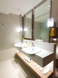 Novotel Residence Manila Hotel by Jolly Luxe Suites at Acqua - 7