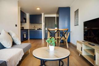 Stylish 2BR Flat for 5 in Lively Las Condes Oasis - 4