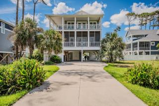 Southern Charm by Oak Island Accommodations - 8