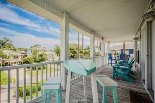 Southern Charm by Oak Island Accommodations - 4