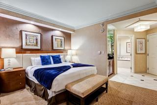 Signature- Balcony Strip View- High floor- NO parking fee - 4