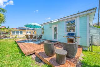 Palm Cottage- Escape to Paradise, steps from the beach! - 7