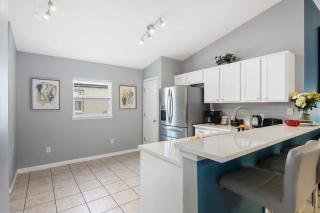 The Sunny - Theme Parks , Heated Pool , Grill - 1