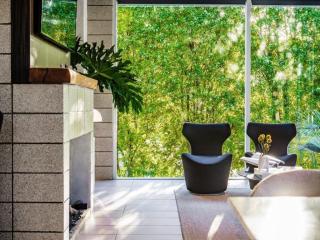 Luxury City Retreat with Spa and Views in Parnell - 8