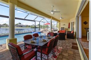 Casa Amarilla Cape Coral Luxury Waterfront Escape - 1