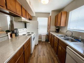 Spacious 3BR Retreat with Pool and Prime Location - 7