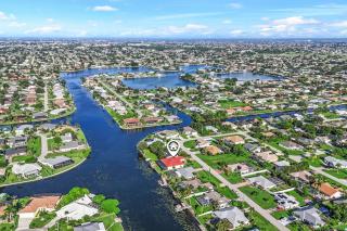 Casa Amarilla Cape Coral Luxury Waterfront Escape - 7