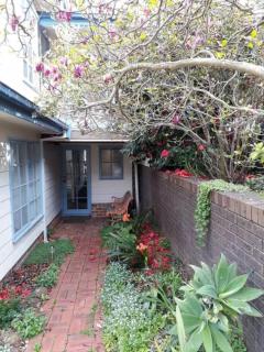 Magnolia Cottage- wineries, main street, station - 9