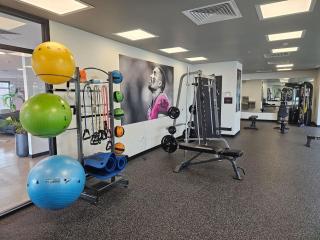 Chic 1BR Old City Apt with King Bed, City View, and Gym - 6