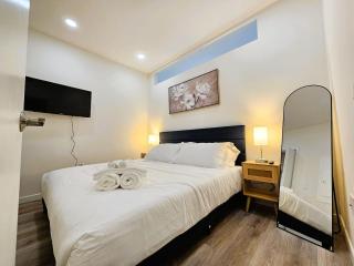 Stylish 1Br King with Gym in the Heart of Old City - 3