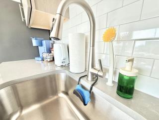 Stylish 1Br King with Gym in the Heart of Old City - 2