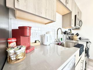 Stylish 1Br King with Gym in the Heart of Old City - 1