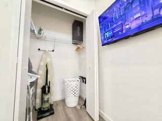 Old City King 1BR near Historic Sites with Gym - 7