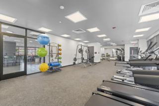 Old City King 1BR near Historic Sites with Gym - 1