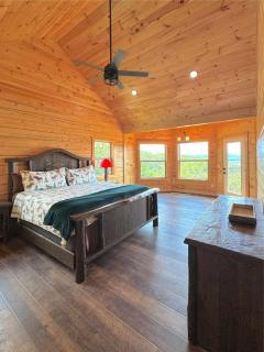 Stunning Lake Views · 3BR Cabin · Eureka Springs - 7